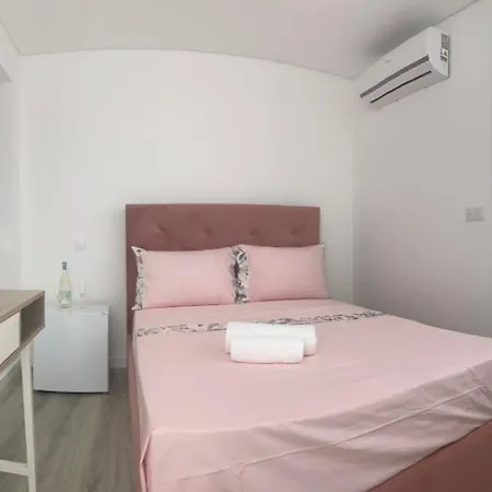 Casa Augusta 6 Hostel *