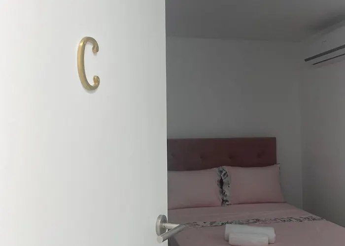 Auberge de jeunesse Casa Augusta 6 *